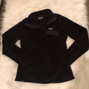 Medium Black Patagonia half zip (button)